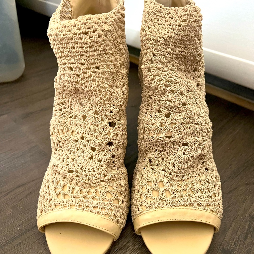 Cream colored, Jessica Simpson, crochet knit, peep toe sandals